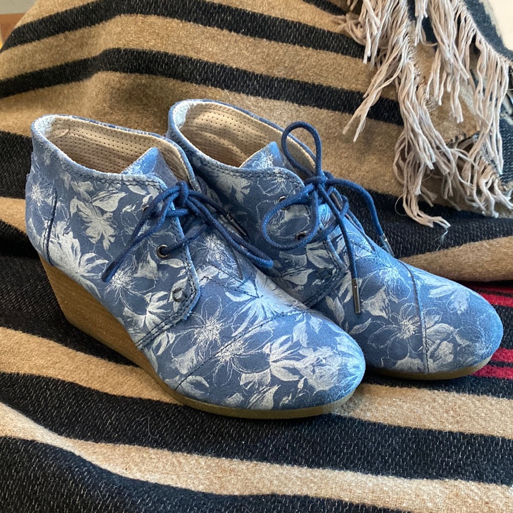 Toms ankle boot- new 6.5